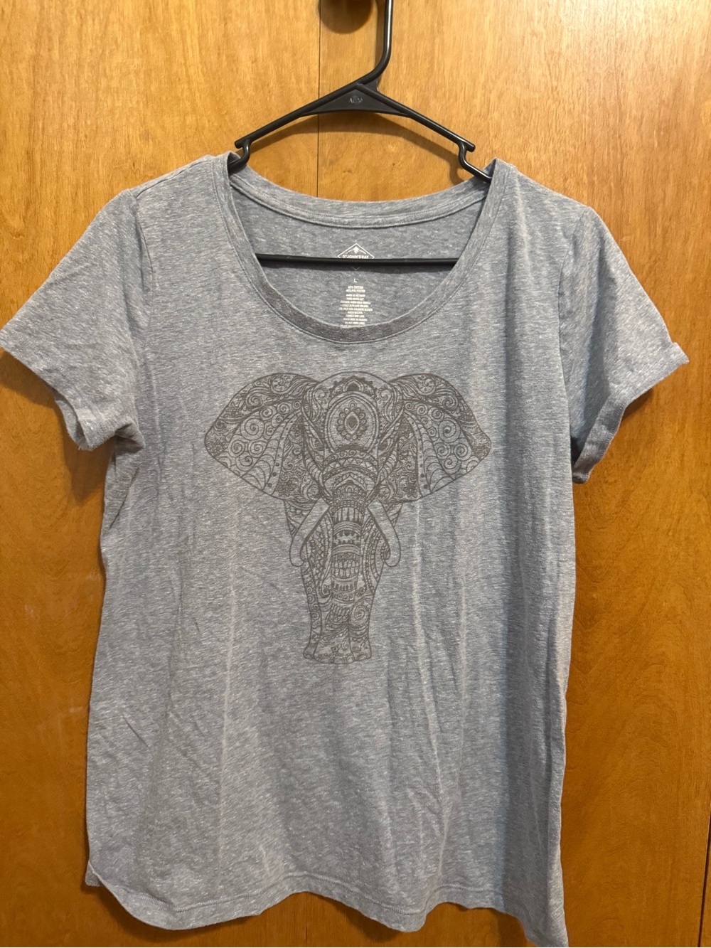 St. John's Bay Gray Elephant Graphic Short-Sleeve Tee